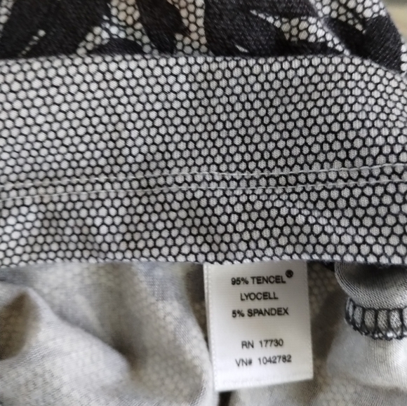 Issac Mizrahi Lace Print top - Picture 8 of 10